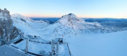 Archiv Foto Webcam Dachstein Gletscher: Panoramablick von der Bergstation 06:00