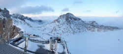 Archiv Foto Webcam Dachstein Gletscher: Panoramablick von der Bergstation 15:00