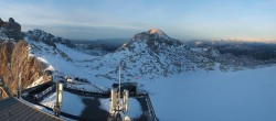 Archiv Foto Webcam Dachstein Gletscher: Panoramablick von der Bergstation 15:00