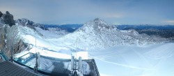 Archiv Foto Webcam Dachstein Gletscher: Panoramablick von der Bergstation 19:00