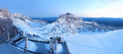 Archiv Foto Webcam Dachstein Gletscher: Panoramablick von der Bergstation 05:00