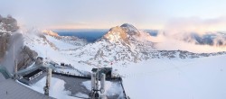 Archiv Foto Webcam Dachstein Gletscher: Panoramablick von der Bergstation 06:00