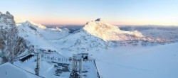 Archiv Foto Webcam Dachstein Gletscher: Panoramablick von der Bergstation 06:00