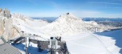 Archived image Panoramic webcam view at the Dachstein Glacier 09:00