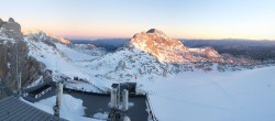 Archiv Foto Webcam Dachstein Gletscher: Panoramablick von der Bergstation 06:00