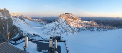 Archiv Foto Webcam Dachstein Gletscher: Panoramablick von der Bergstation 06:00