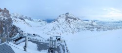 Archiv Foto Webcam Dachstein Gletscher: Panoramablick von der Bergstation 06:00