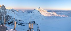 Archiv Foto Webcam Dachstein Gletscher: Panoramablick von der Bergstation 06:00