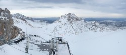 Archiv Foto Webcam Dachstein Gletscher: Panoramablick von der Bergstation 13:00
