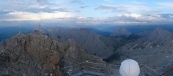 Archiv Foto Webcam Zugspitze: Panoramablick vom Gipfel 19:00