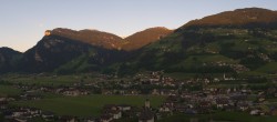 Archiv Foto Webcam Blick von Bichl auf Mayrhofen 05:00