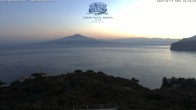 Archiv Foto Webcam Blick von Sorrento auf den Vesuv 05:00