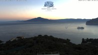 Archiv Foto Webcam Blick von Sorrento auf den Vesuv 06:00