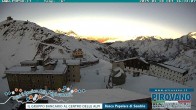 Archived image Webcam Passo Stelvio, Albergo Quarto Pirovano 15:00