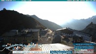 Archived image Webcam Passo Stelvio, Albergo Quarto Pirovano 05:00