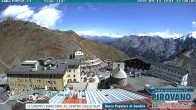 Archived image Webcam Passo Stelvio, Albergo Quarto Pirovano 09:00