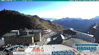 Archived image Webcam Passo Stelvio, Albergo Quarto Pirovano 08:00