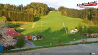 Archiv Foto Webcam Skiabfahrtshang im Schidorf Kirchbach 05:00