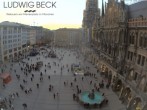 Archived image Webcam at the Marienplatz, Munich 15:00