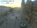 Archived image Webcam at the Marienplatz, Munich 19:00