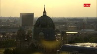 Archiv Foto Webcam Berlin: Rotes Rathaus und Berliner Dom 17:00