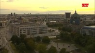 Archiv Foto Webcam Berlin: Rotes Rathaus und Berliner Dom 19:00