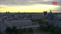 Archiv Foto Webcam Berlin: Rotes Rathaus und Berliner Dom 19:00