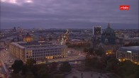 Archiv Foto Webcam Berlin: Rotes Rathaus und Berliner Dom 17:00