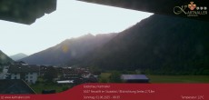 Archiv Foto Webcam Blick Neustift und Serles / Stubaital 05:00