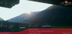 Archiv Foto Webcam Blick Neustift und Serles / Stubaital 05:00