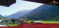 Archiv Foto Webcam Blick Neustift und Serles / Stubaital 09:00