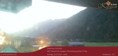 Archiv Foto Webcam Blick Neustift und Serles / Stubaital 03:00