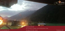 Archiv Foto Webcam Blick Neustift und Serles / Stubaital 03:00