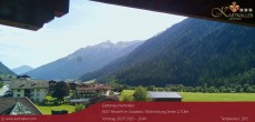 Archived image Webcam View to Neustift and Serles 09:00