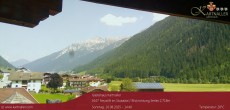 Archiv Foto Webcam Blick Neustift und Serles / Stubaital 13:00