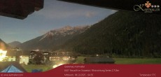 Archiv Foto Webcam Blick Neustift und Serles / Stubaital 03:00