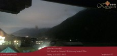 Archiv Foto Webcam Blick Neustift und Serles / Stubaital 03:00