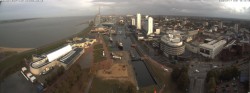 Archived image Webcam Bremerhaven: Old and New Harbour 07:00