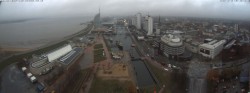 Archived image Webcam Bremerhaven: Old and New Harbour 07:00