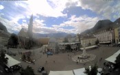 Archived image Bozen: Waltherplatz Webcam 08:00