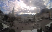 Archived image Bozen: Waltherplatz Webcam 12:00