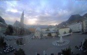 Archived image Bozen: Waltherplatz Webcam 05:00