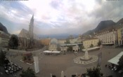 Archived image Bozen: Waltherplatz Webcam 07:00