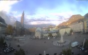 Archived image Bozen: Waltherplatz Webcam 07:00