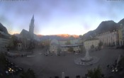 Archived image Bozen: Waltherplatz Webcam 06:00