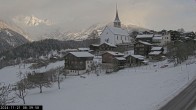 Archiv Foto Webcam Dorfansicht Ernen mit Kirche 07:00