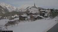 Archiv Foto Webcam Dorfansicht Ernen mit Kirche 09:00