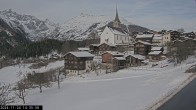 Archiv Foto Webcam Dorfansicht Ernen mit Kirche 13:00