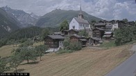 Archiv Foto Webcam Dorfansicht Ernen mit Kirche 13:00