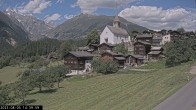 Archiv Foto Webcam Dorfansicht Ernen mit Kirche 13:00